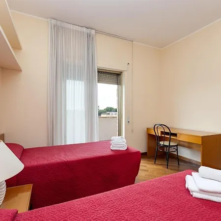 Bright With A View, Pool And Parking Roma