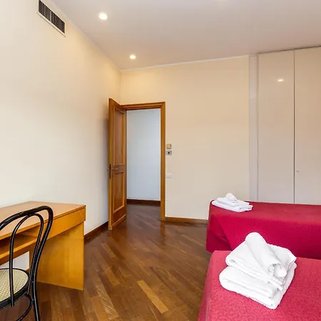 Bright With A View, Pool And Parking Daire *