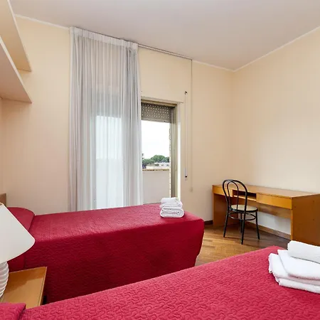 Bright With A View, Pool And Parking Apartment *