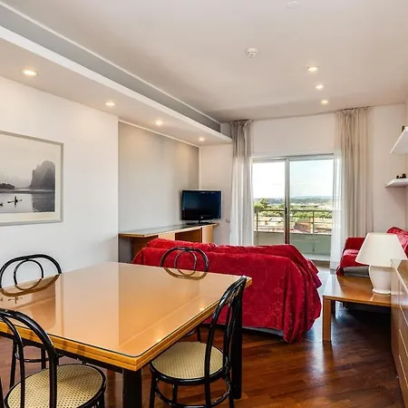 Bright With A View, Pool And Parking Lejlighed Rom