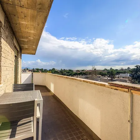 Apartment Bright With A View, Pool And Parking *