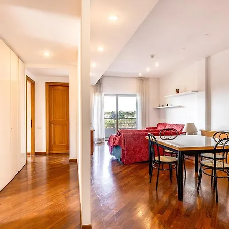 Lejlighed Bright With A View, Pool And Parking