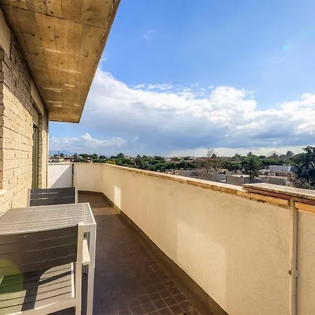 Bright With A View, Pool And Parking Lejlighed *