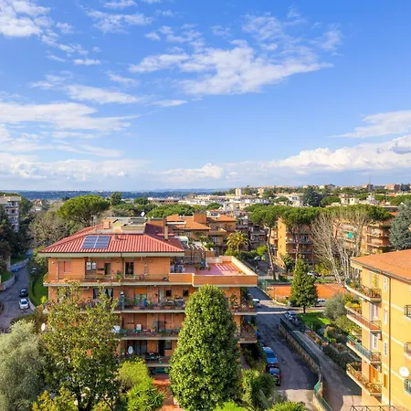 Daire Bright With A View, Pool And Parking Roma