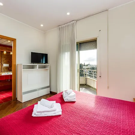 Bright With A View, Pool And Parking Daire Roma